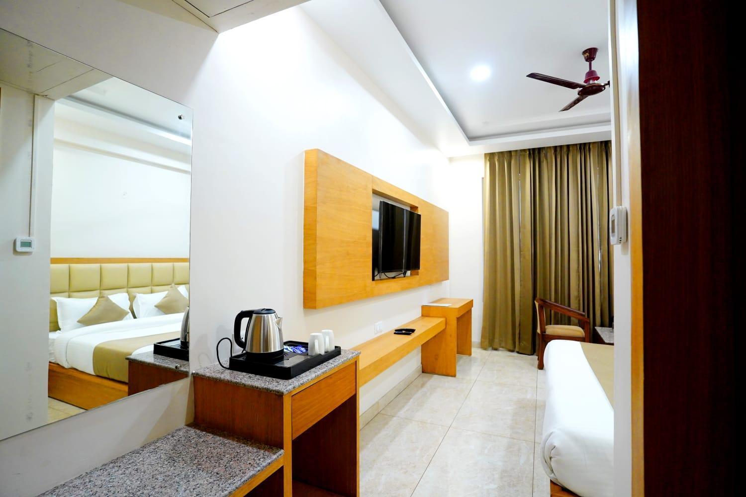 Hotel Amansara Lucknow Bagian luar foto